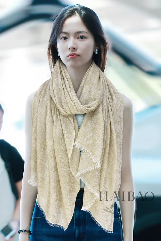 Yellow Jacquard-Patterned Lightweight Woven Silk Scarf 2