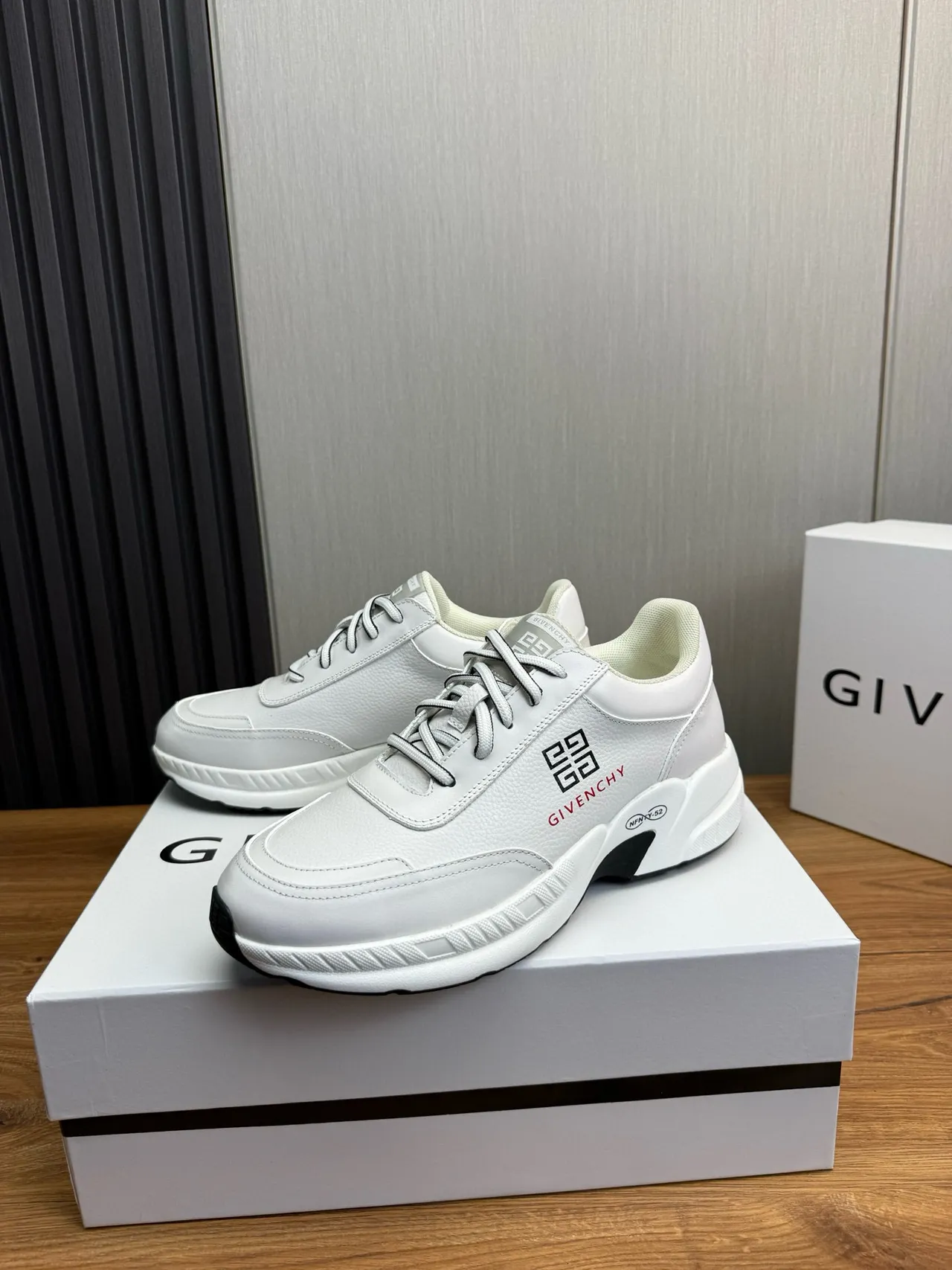 Givenchy City Sport أبيض أسود أحمر أحذية رياضية سميكة 3