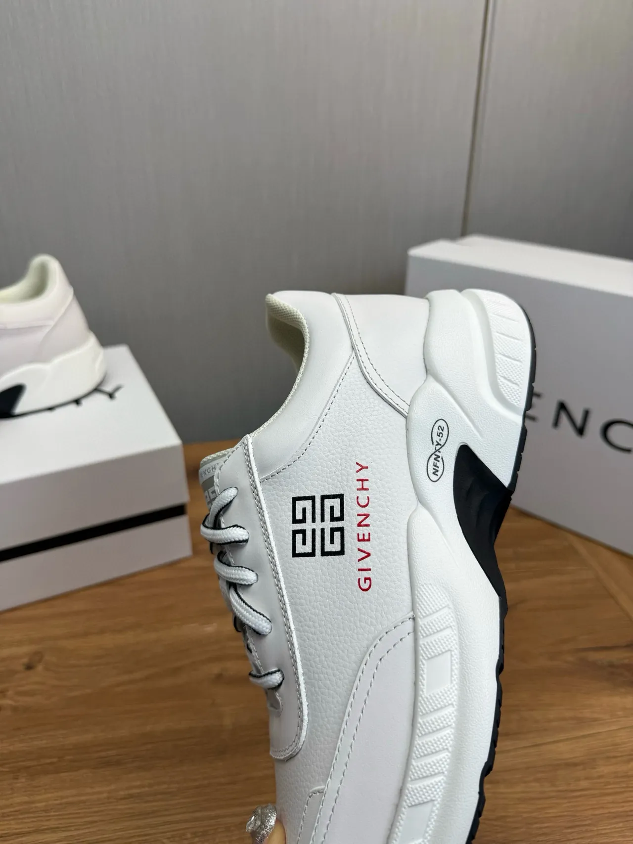 Givenchy City Sport أبيض أسود أحمر أحذية رياضية سميكة 8