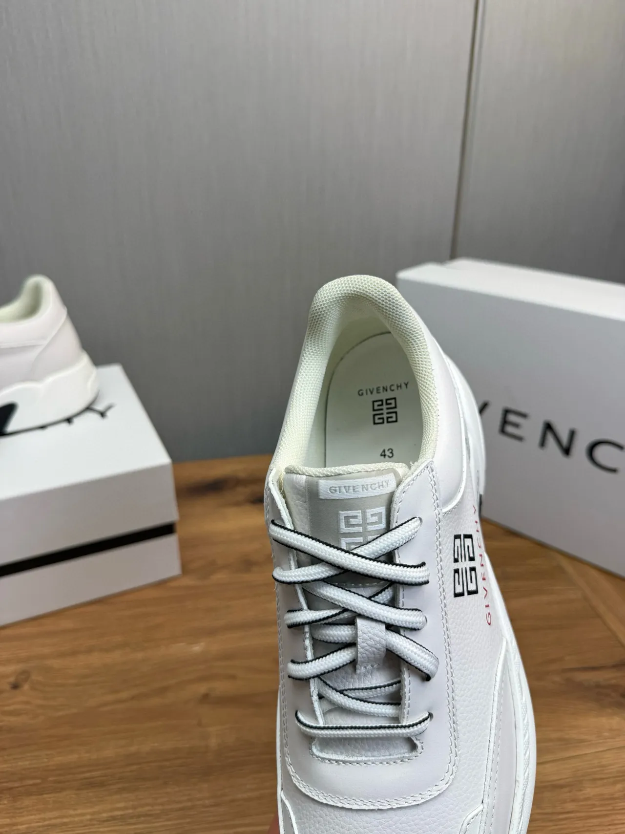 Givenchy City Sport أبيض أسود أحمر أحذية رياضية سميكة 9