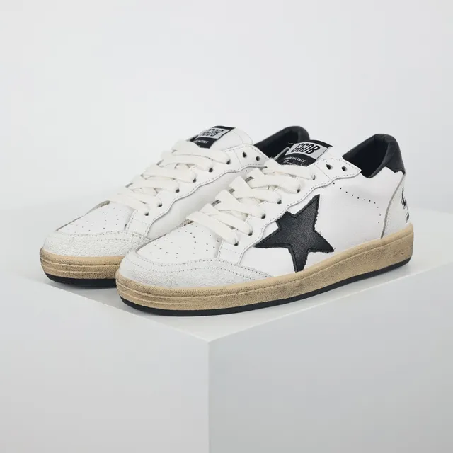 Golden Goose Super-Star blanco negro estrella zapatillas lifestyle 2