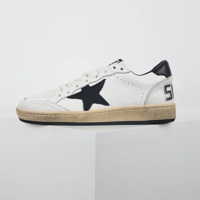 Golden Goose Super-Star blanco negro estrella zapatillas lifestyle 9