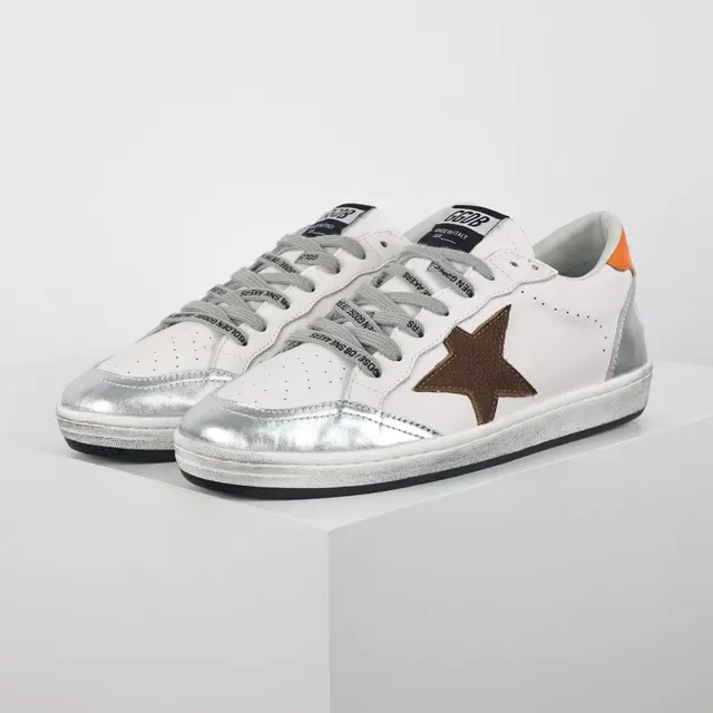Golden Goose Super-Star sneakers lifestyle blanches argentées marron étoile 2
