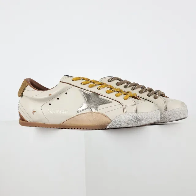 Golden Goose Superstar Bege Prata Couro Desgastado Logotipo Estrela Metálico Sneakers Lifestyle 3