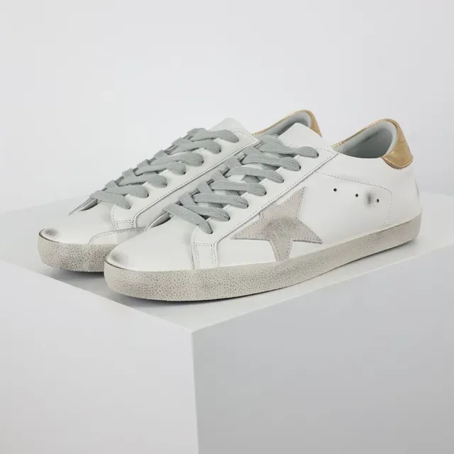Golden Goose Superstar Sneakers Lifestyle Blanc et Or Usés 2