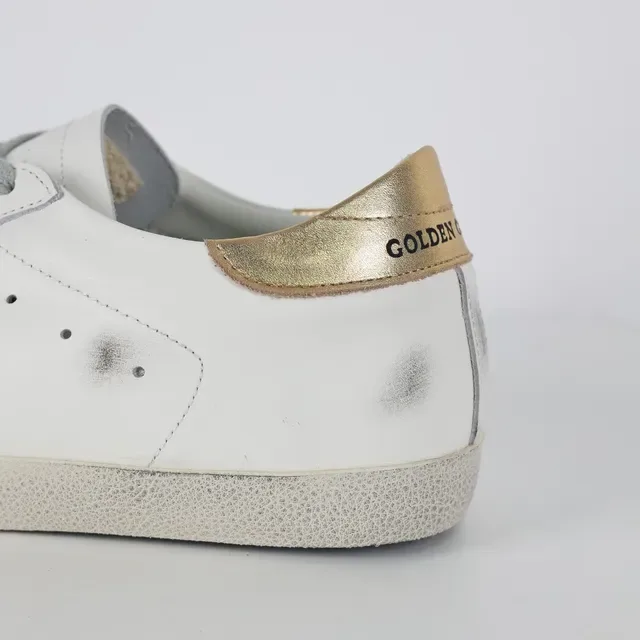 Golden Goose Superstar Sneakers Lifestyle Blanc et Or Usés 4