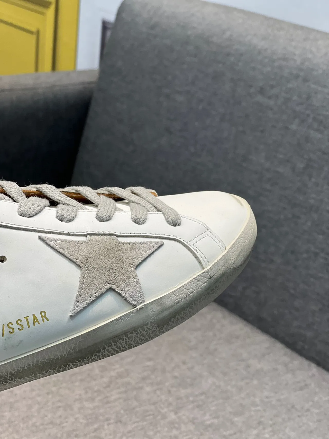 Golden Goose Superstar Tênis Lifestyle Branco Marrom Sola de Borracha Distressed Patch Estrela Metálica 3