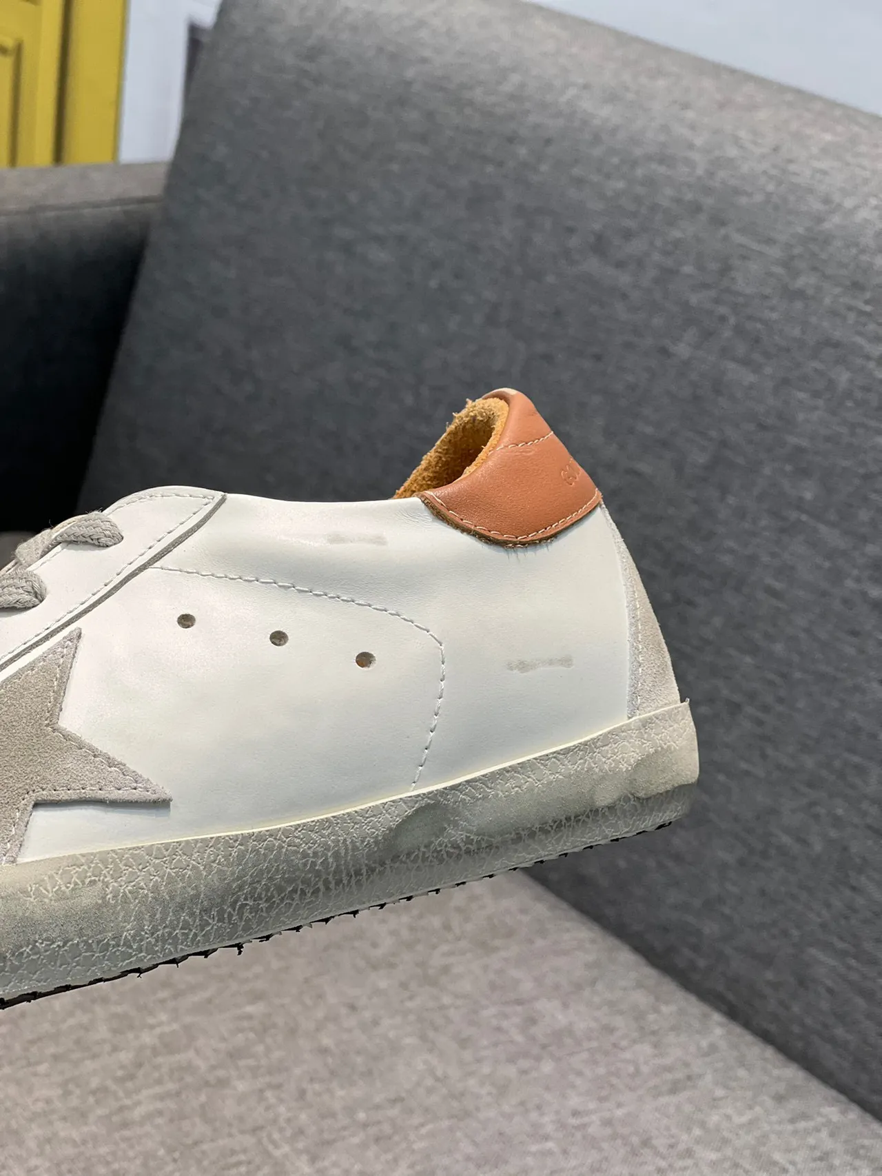 Golden Goose Superstar Tênis Lifestyle Branco Marrom Sola de Borracha Distressed Patch Estrela Metálica 9