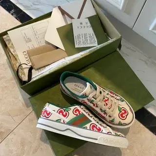 Gucci Ace Apple Print Cream Lifestyle Sneakers