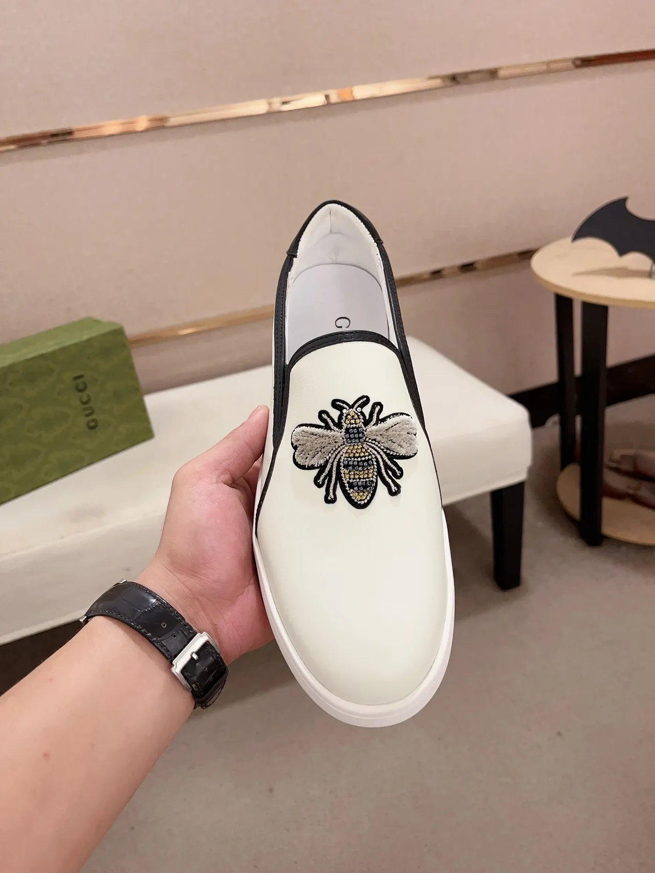 Gucci Ace Loafer blanc noir abeille brodée cuir chaussure slip-on loafers 2