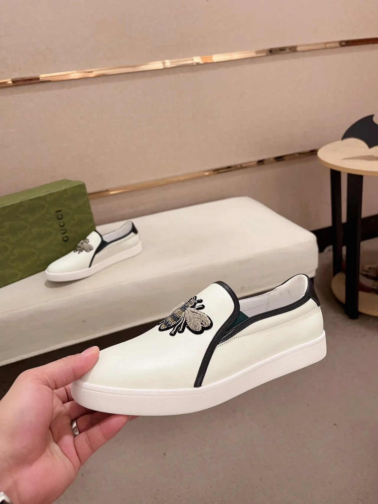 Gucci Ace Loafer blanc noir abeille brodée cuir chaussure slip-on loafers 3