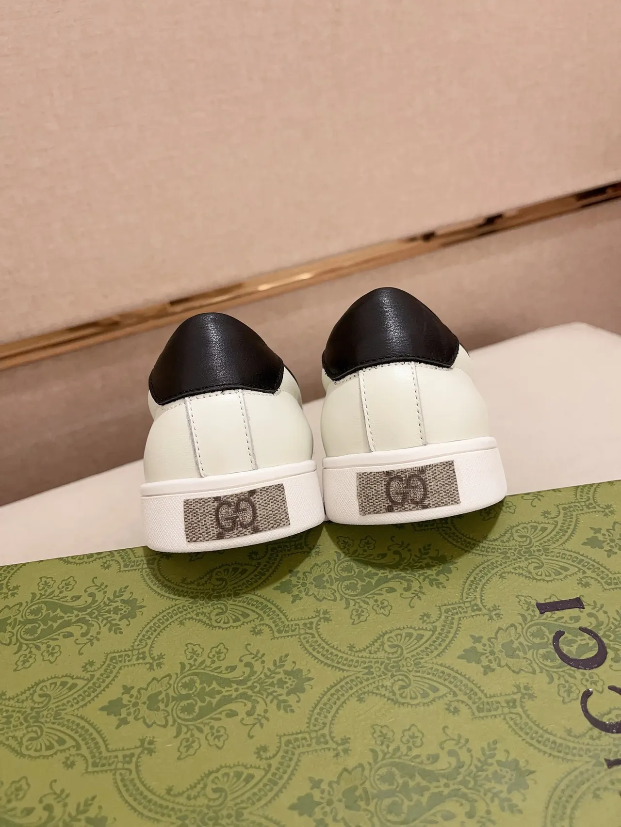 Gucci Ace Loafer blanc noir abeille brodée cuir chaussure slip-on loafers 8