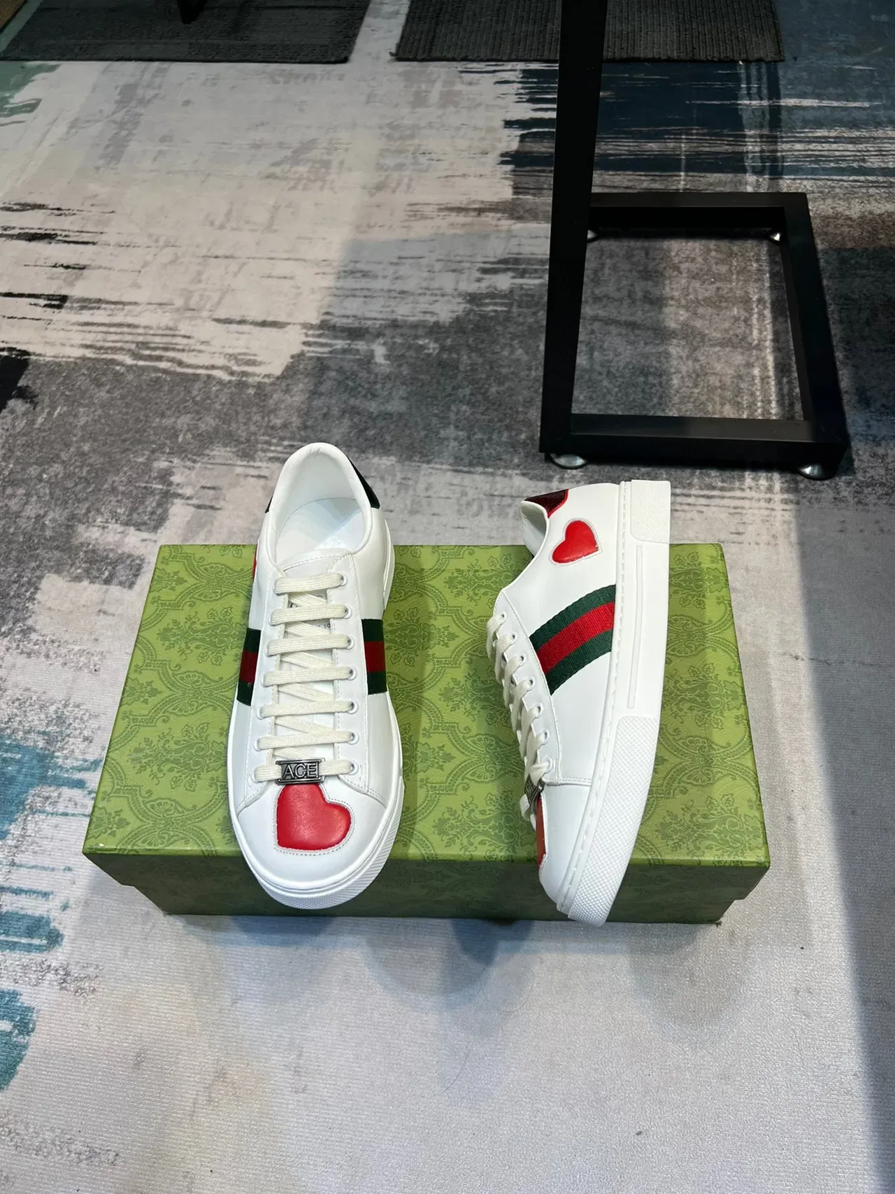 Gucci Ace Tênis Lifestyle de Couro Branco Vermelho Verde Coração 4