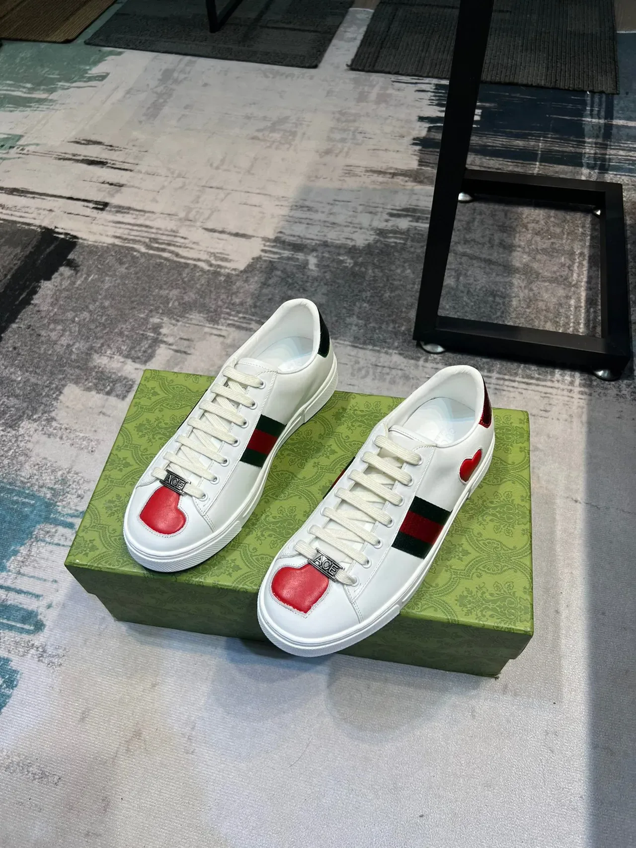 Gucci Ace Tênis Lifestyle de Couro Branco Vermelho Verde Coração 5