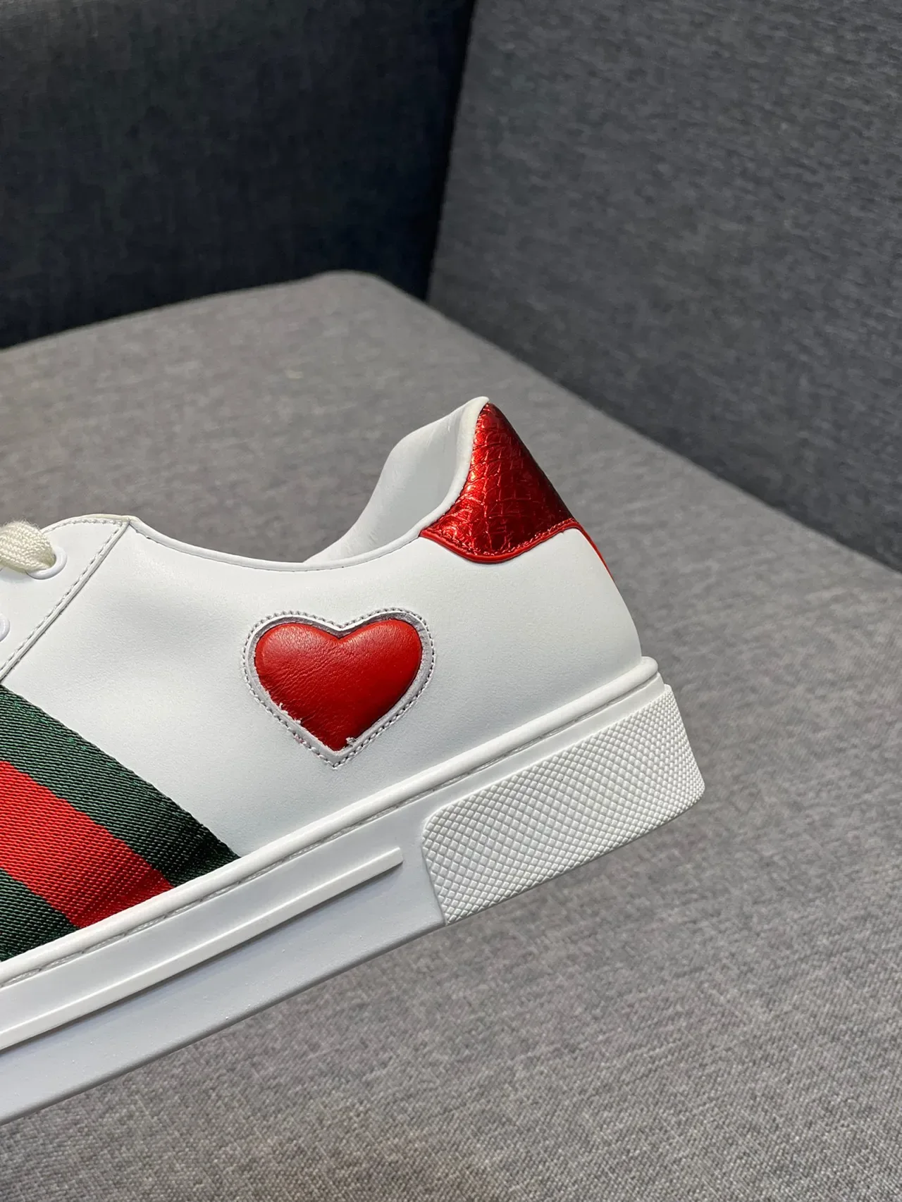 Gucci Ace Tênis Lifestyle de Couro Branco Vermelho Verde Coração 8