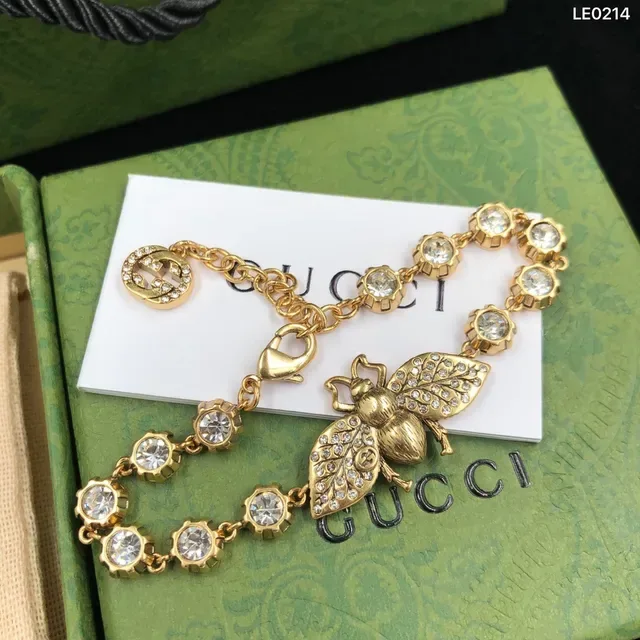 Gucci Bee Motif Crystal-Encrusted Gold-Tone Bracelet 2