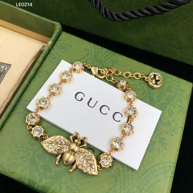 Gucci Bee Motif Crystal-Encrusted Gold-Tone Bracelet 3