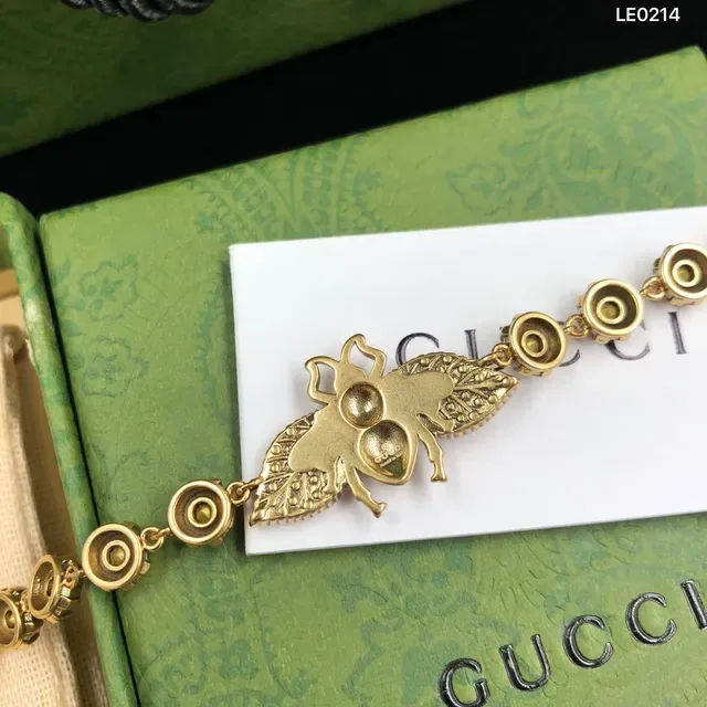 Gucci Bee Motif Crystal-Encrusted Gold-Tone Bracelet 4