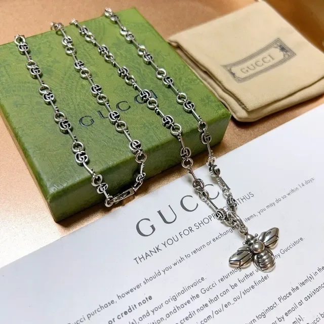 Gucci Bee Motif Silver-Toned Key-Link Chain Necklace 4