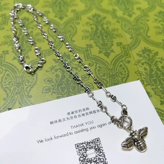 Gucci Bee Motif Silver-Toned Key-Link Chain Necklace 9