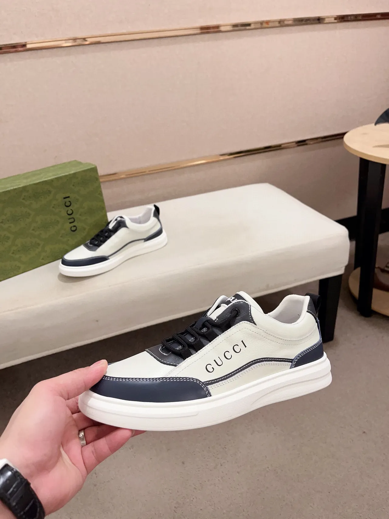 Gucci Beige Navy Low-Top Leather Upper Lifestyle Sneakers 3