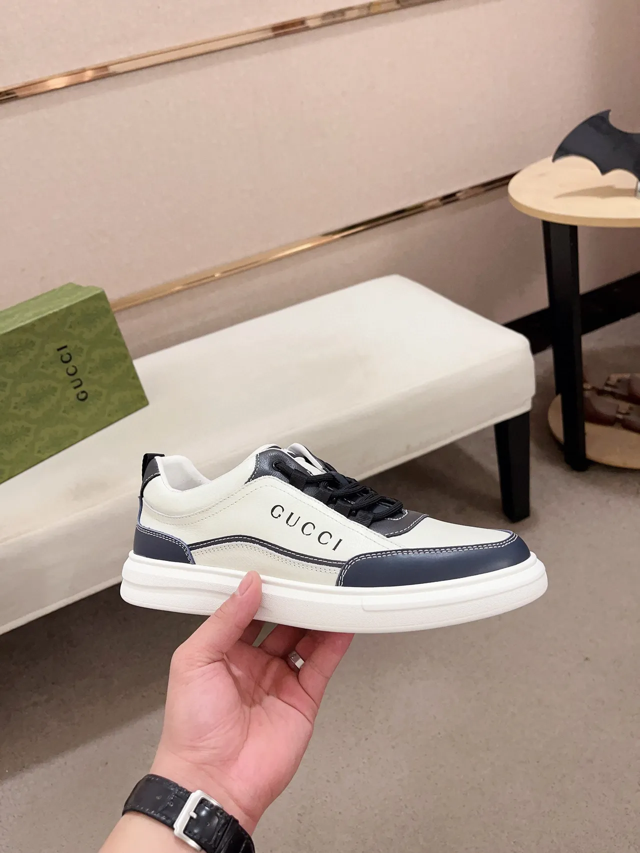 Gucci Beige Navy Low-Top Leather Upper Lifestyle Sneakers 4