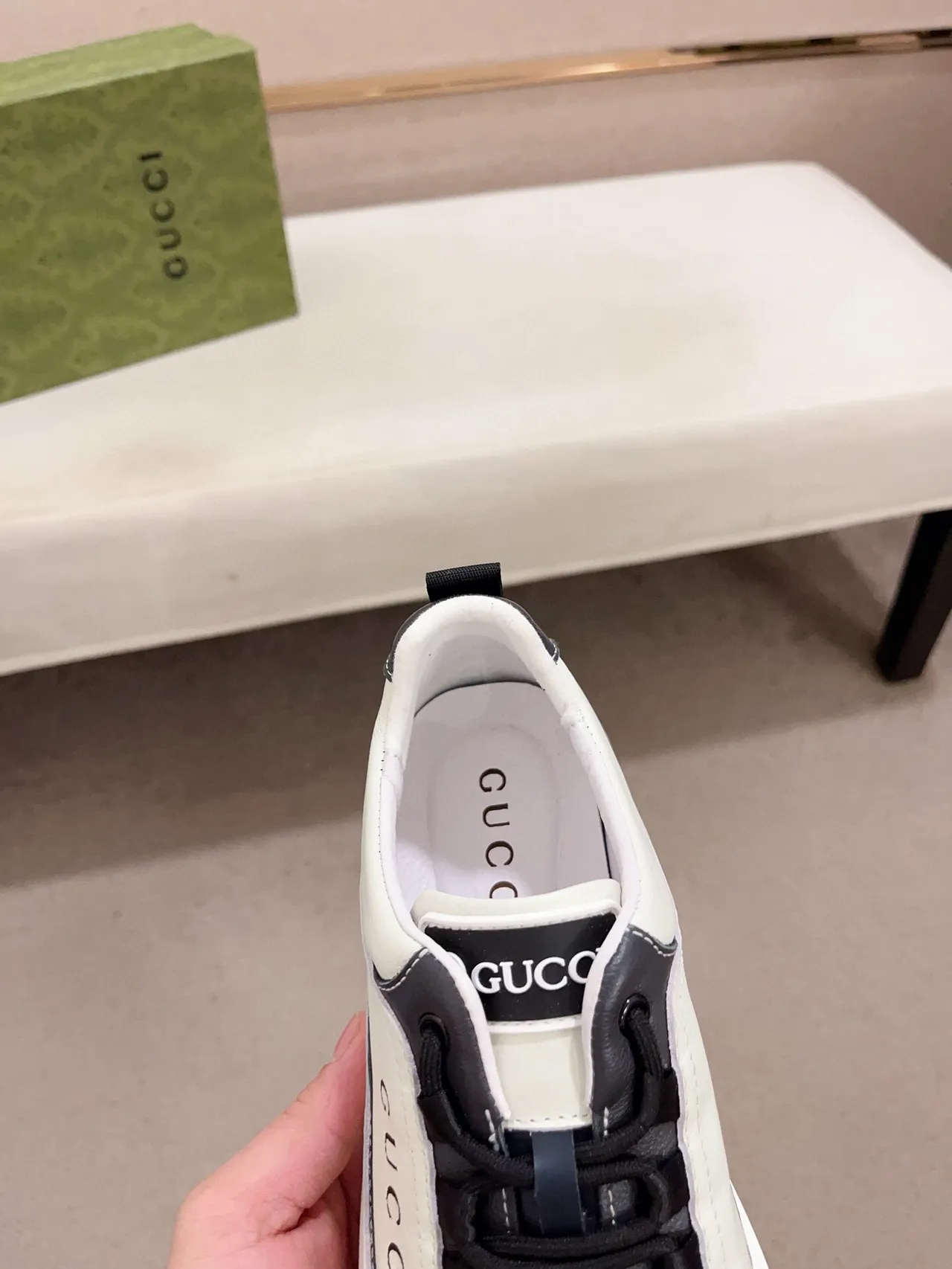 Gucci Beige Navy Low-Top Leather Upper Lifestyle Sneakers 6