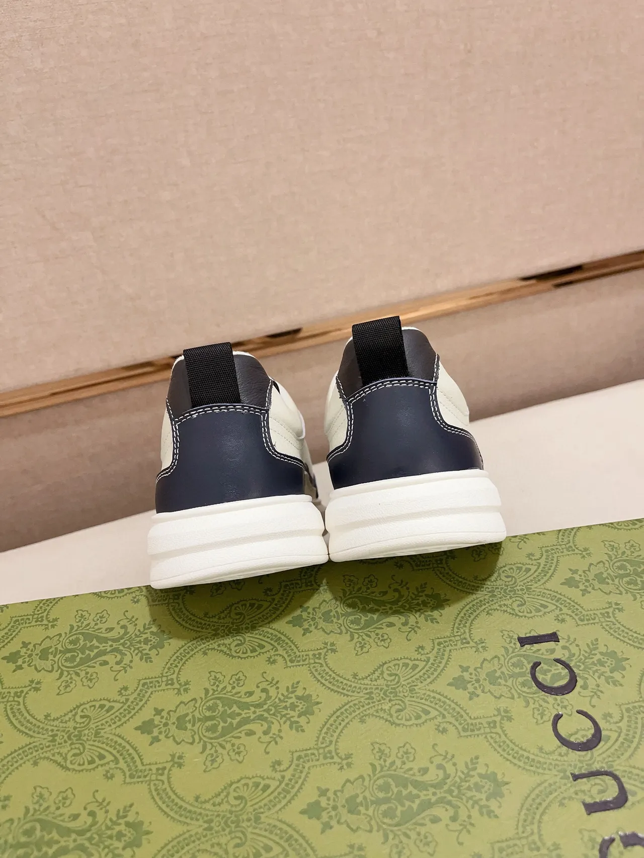 Gucci Beige Navy Low-Top Leather Upper Lifestyle Sneakers 8