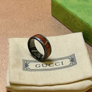 Gucci Black and Wood Inlay Engraved Ring