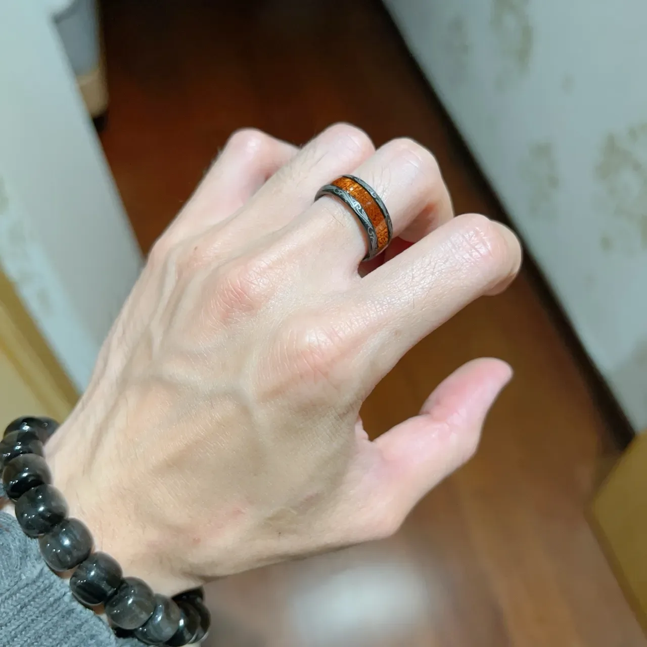 Bague Gucci avec Inlay Noir et Bois Gravée 8