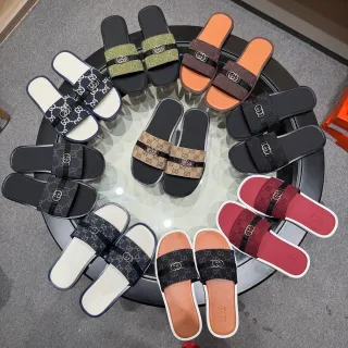 Gucci काला भूरा GG Monogram कैनवास स्ट्रैप इंटरलॉकिंग G मेटल बकल स्लिपर्स