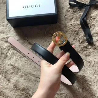 Gucci काला गुलाबी उलटने योग्य सोने के रंग का Interlocking G बकल चमड़े का पट्टा