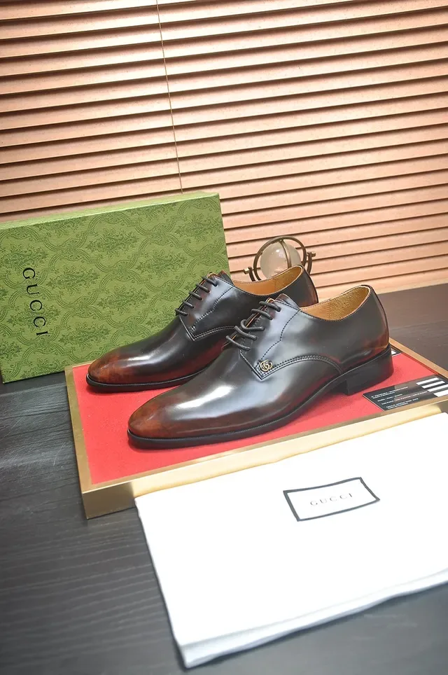 Gucci أحذية أوكسفورد جلد مصقول بني كاب تو 4