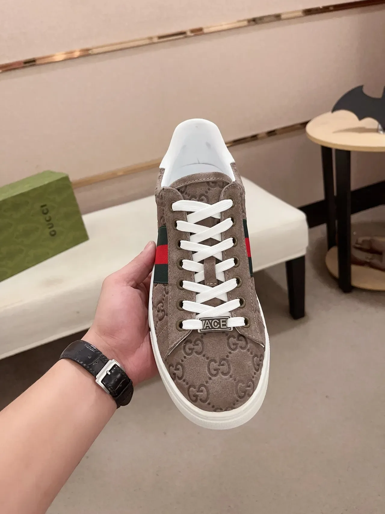 Gucci Marron Blanc Monogrammé Suède Détail Rayures Web Sneakers Lifestyle 5