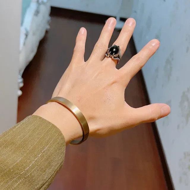 Gucci Brushed Gold-Tone Hinged Bangle Bracelet 8