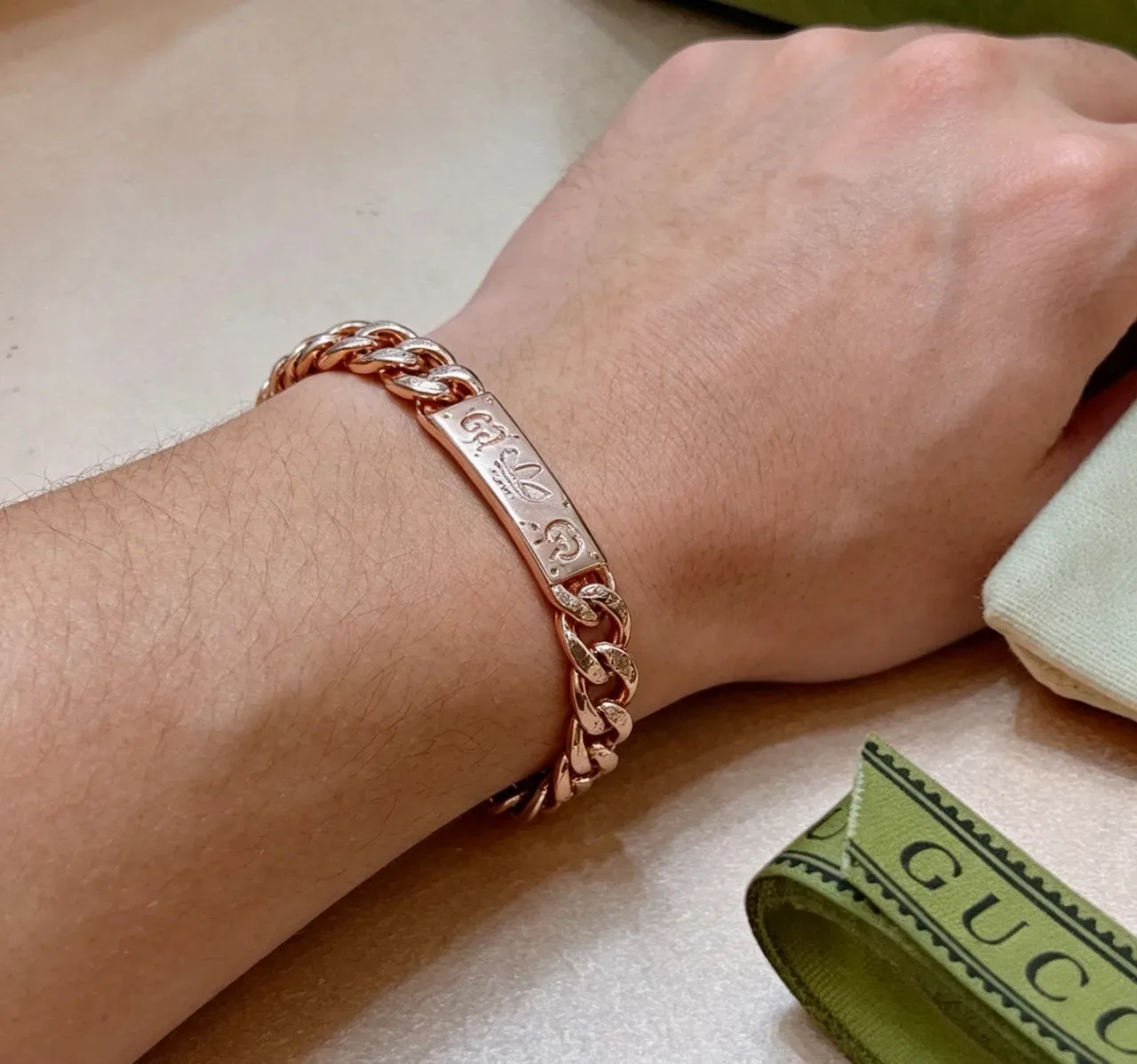 Gucci Chunky Curb Chain Engraved GG Lion-Clasp Bracelet 7