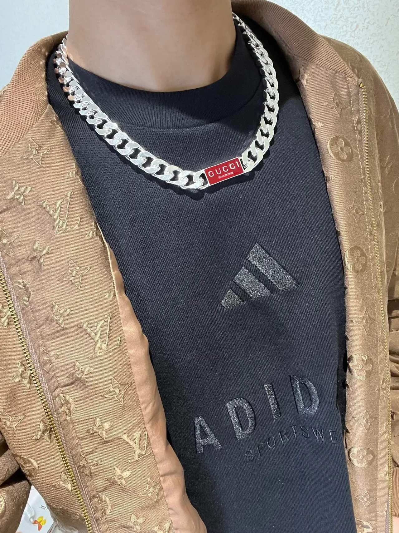 Gucci Curb-Link Chain Silver Red Enamel Plaque Clasp Necklace 3
