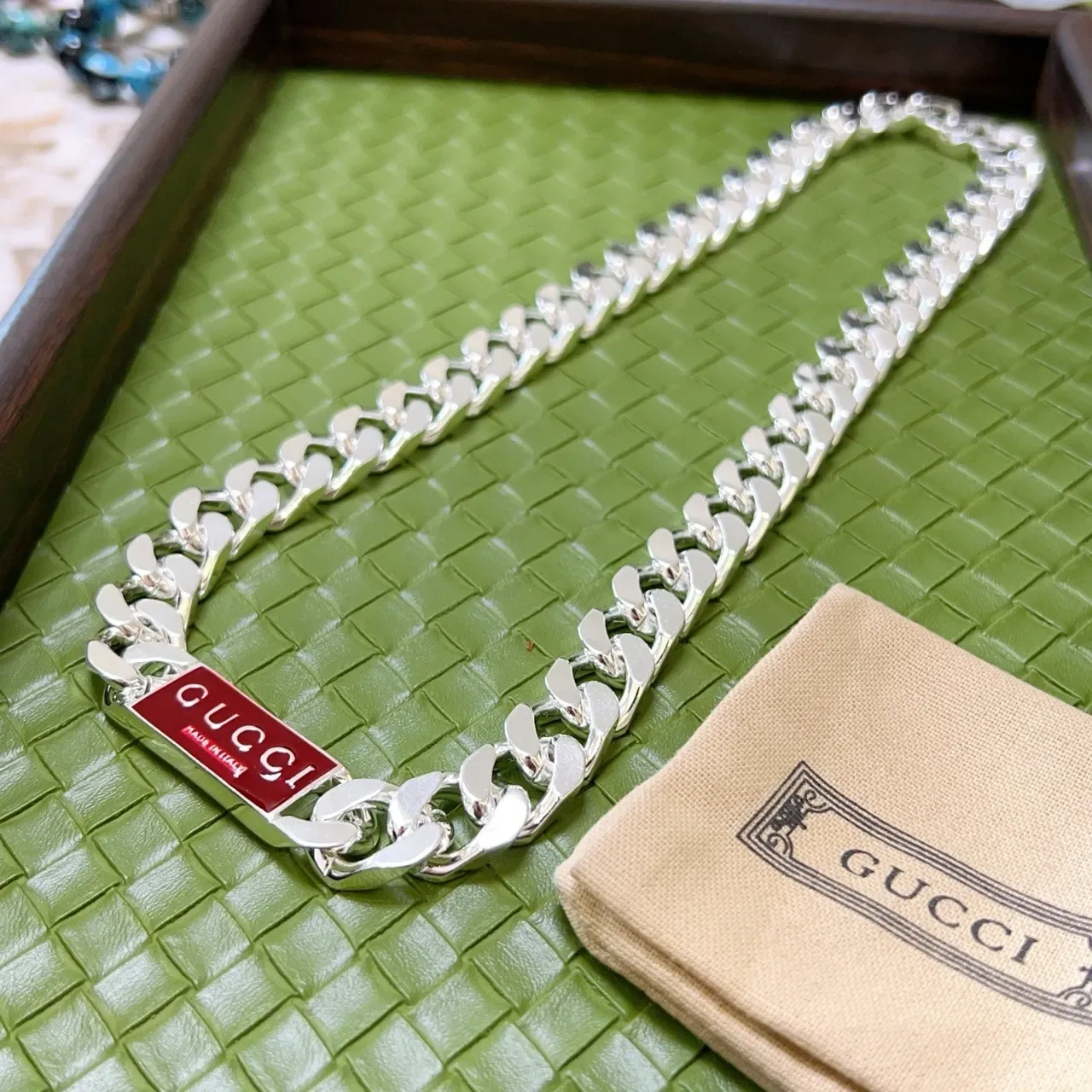 Gucci Curb-Link Chain Silver Red Enamel Plaque Clasp Necklace 4