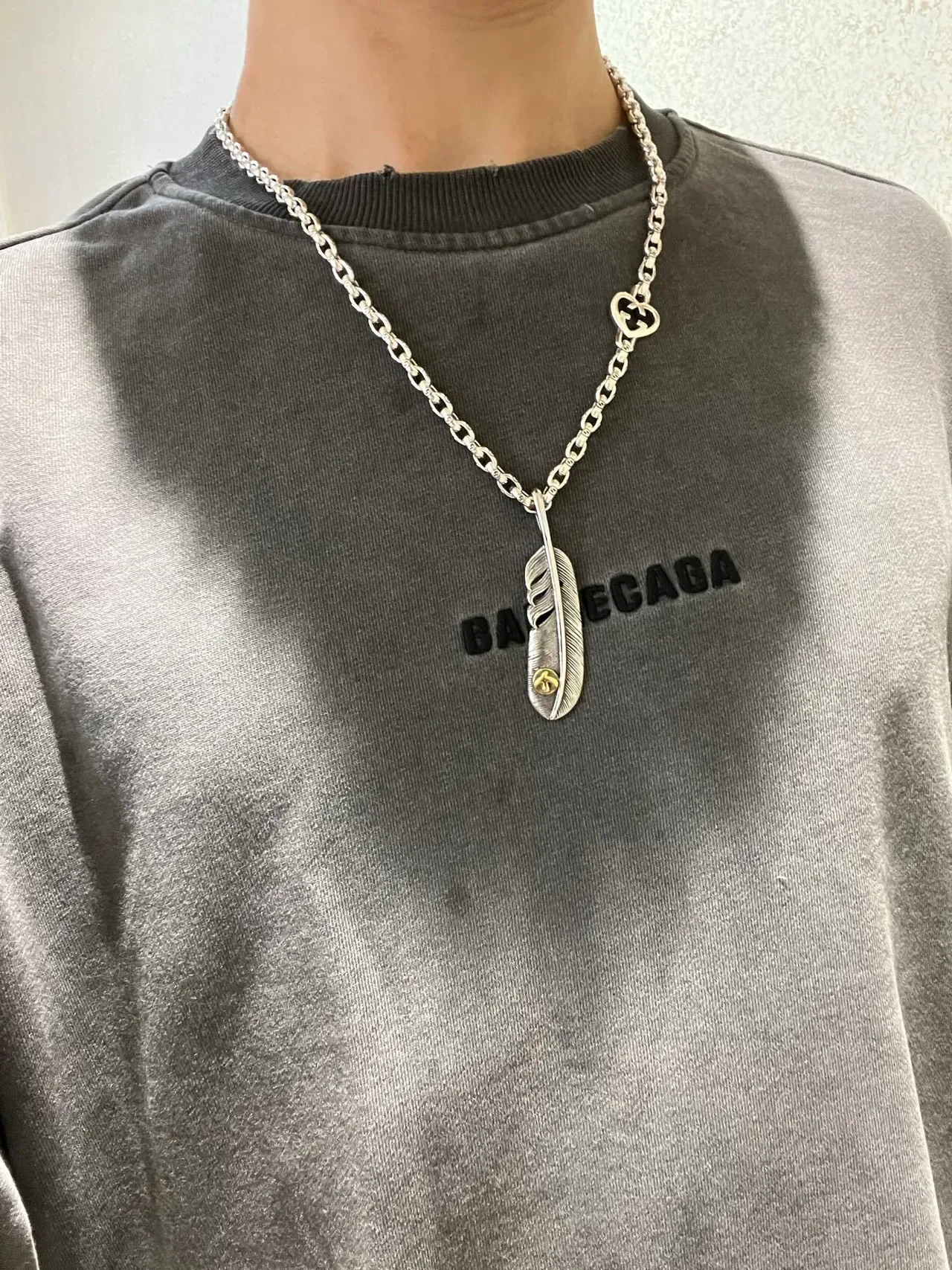 Gucci Feather Pendant Silver Gold Oval-Link Chain Textured Necklace 5