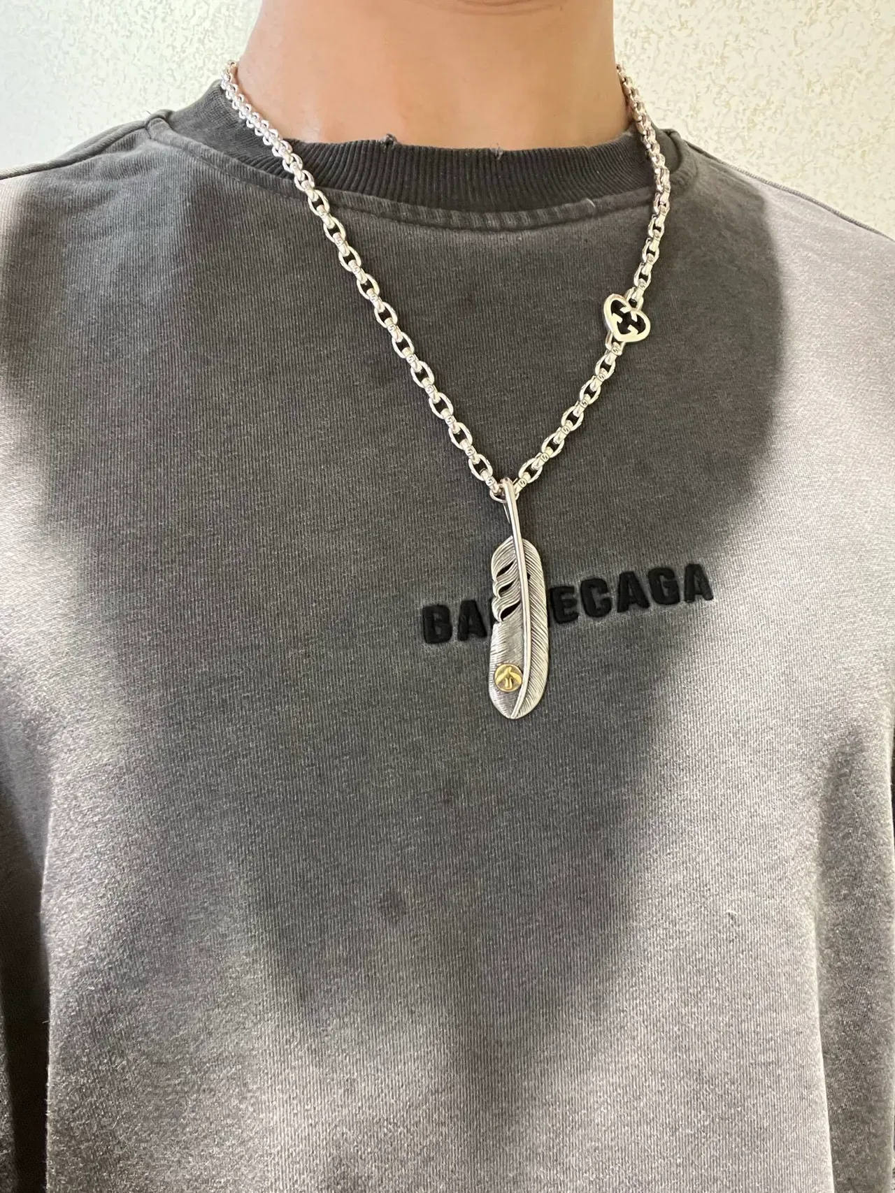 Gucci Feather Pendant Silver Gold Oval-Link Chain Textured Necklace 8