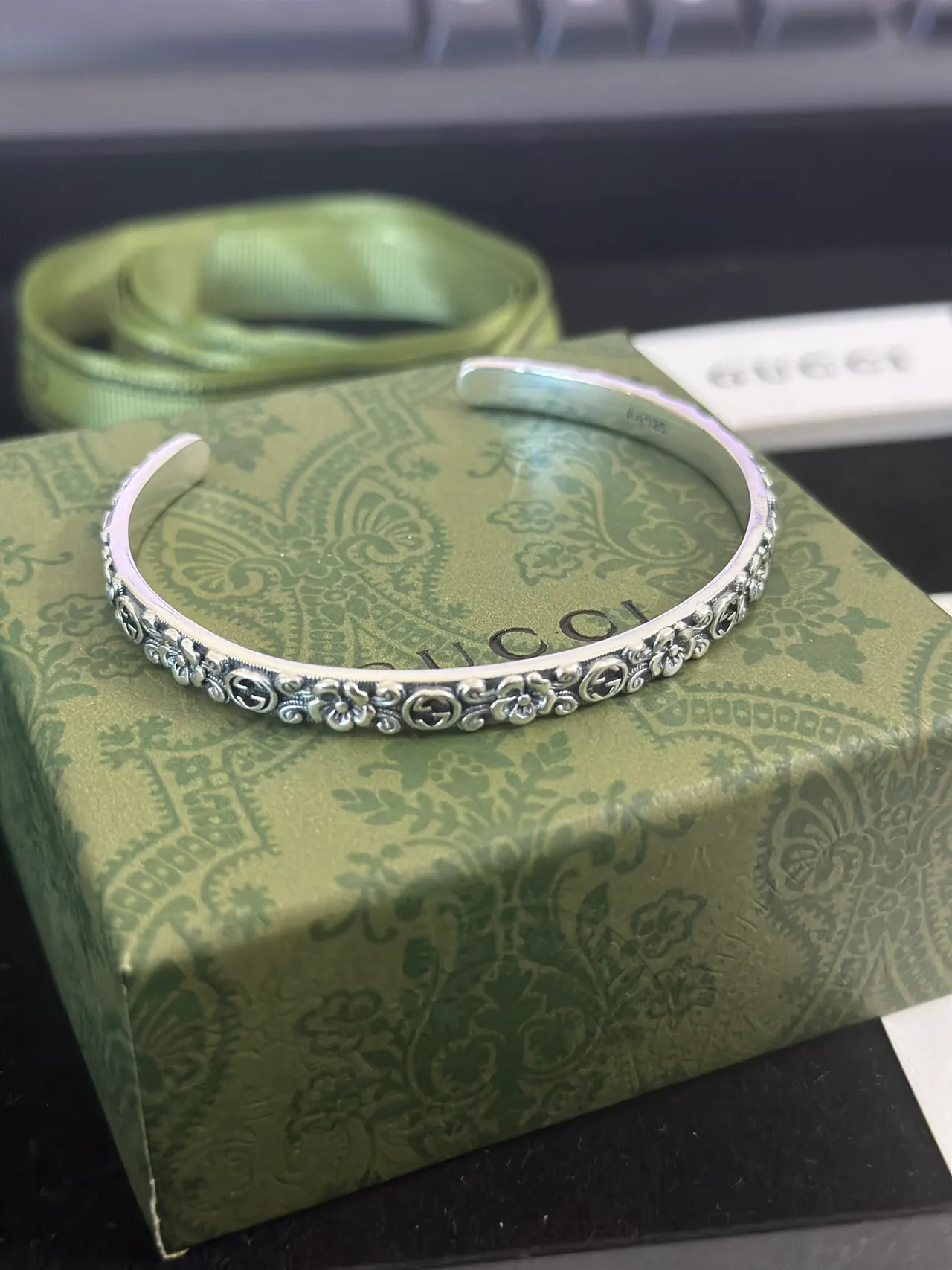 Gucci Floral and Interlocking G Engraved Silver-Tone Open Cuff Bracelet 9