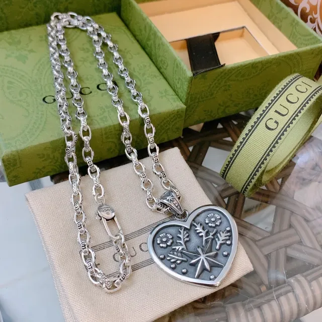 Gucci Floral Heart Pendant Silver-Toned Necklace 2