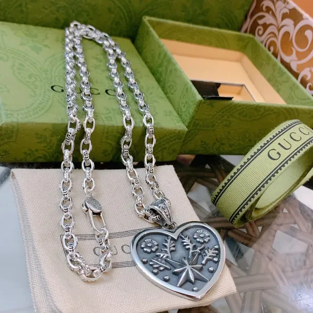 Gucci Floral Heart Pendant Silver-Toned Necklace 6