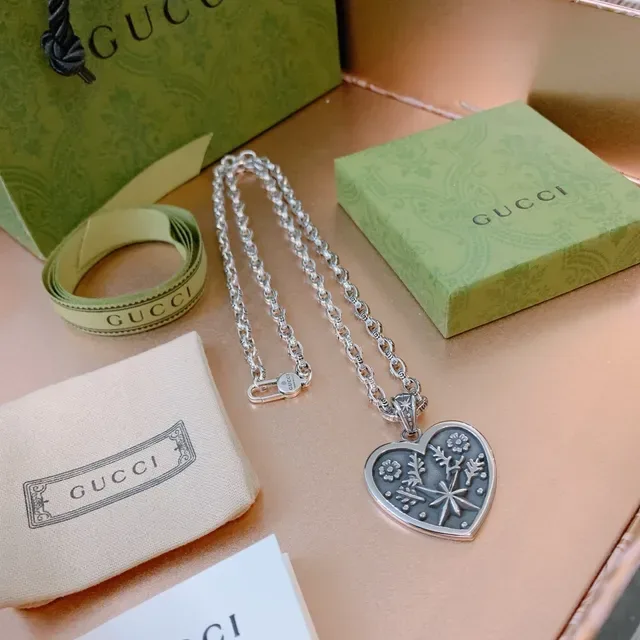 Gucci Floral Heart Pendant Silver-Toned Necklace 7