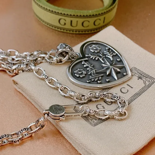 Gucci Floral Heart Pendant Silver-Toned Necklace 8