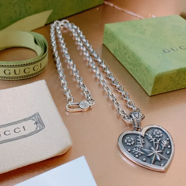 Gucci Floral Heart Pendant Silver-Toned Necklace 9