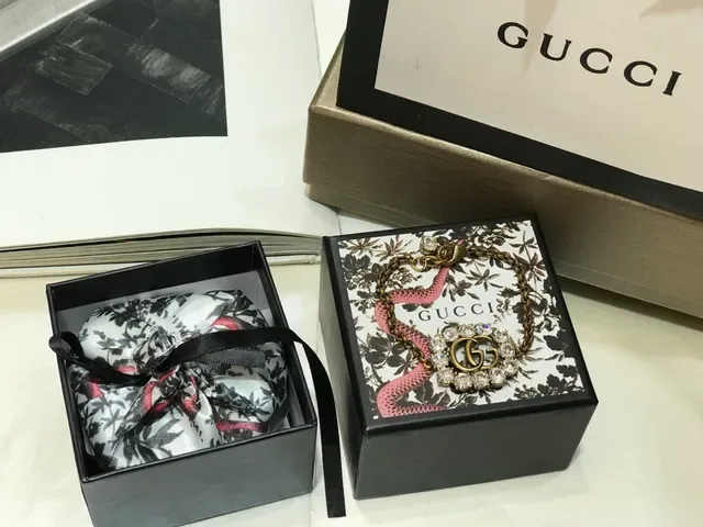 Gucci GG Marmont Crystal-Embellished Gold-Tone Chain Bracelet 5