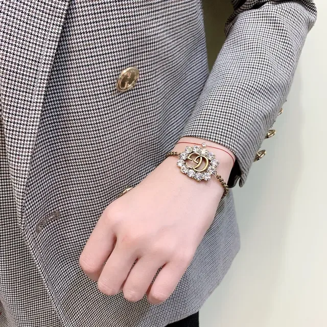 Gucci GG Marmont Crystal-Embellished Gold-Tone Chain Bracelet 8