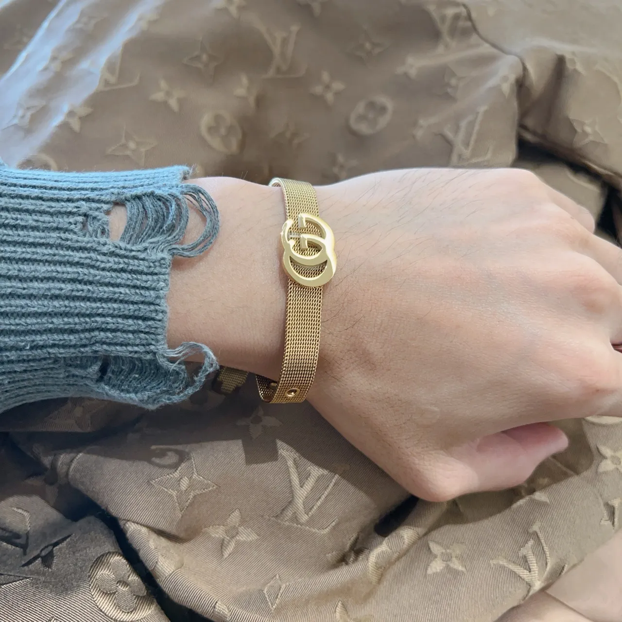 Gucci GG Marmont Mesh Choker Bracelet doré 4