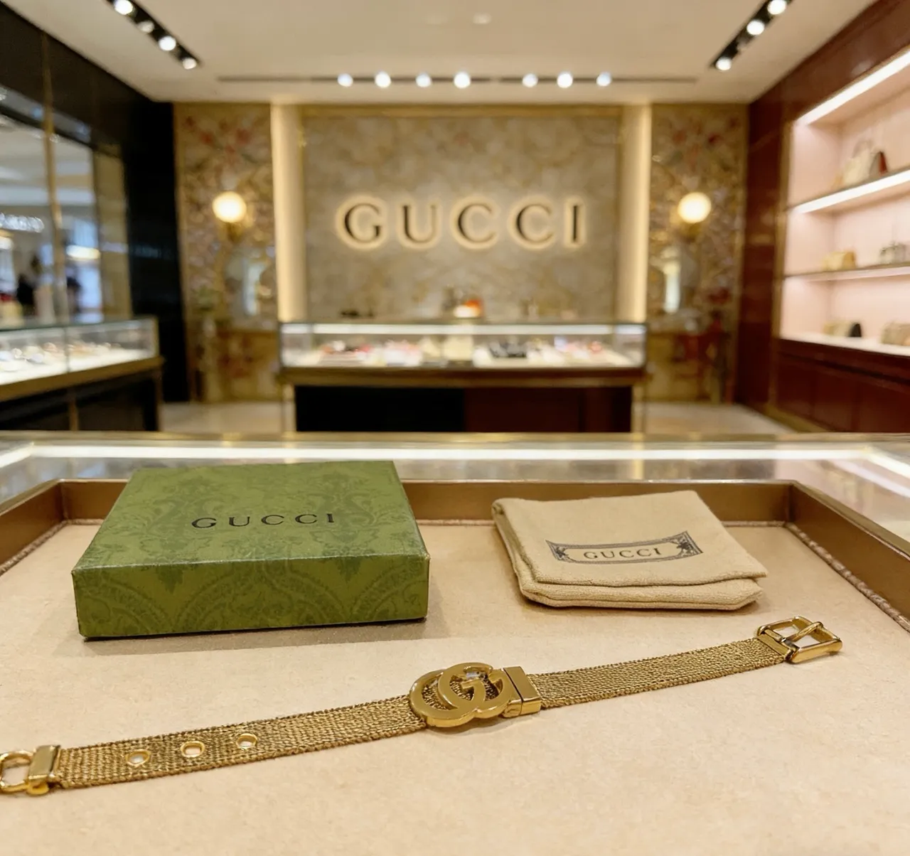 Gucci GG Marmont Mesh Choker Bracelet doré 6